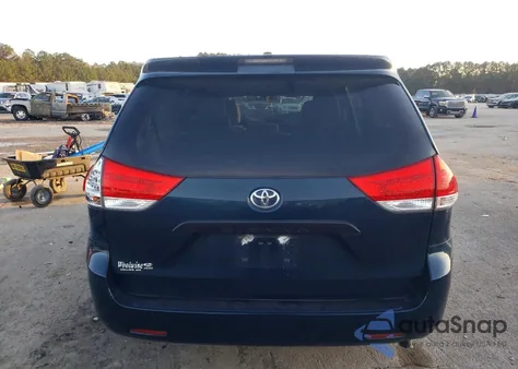 2012 Toyota Sienna z USA, uszkodzony, nr VIN 5TDZK3DC8CS256430
